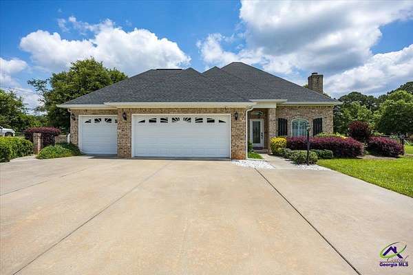 4.3 Acres of Land with Home for Sale in Byron, Georgia