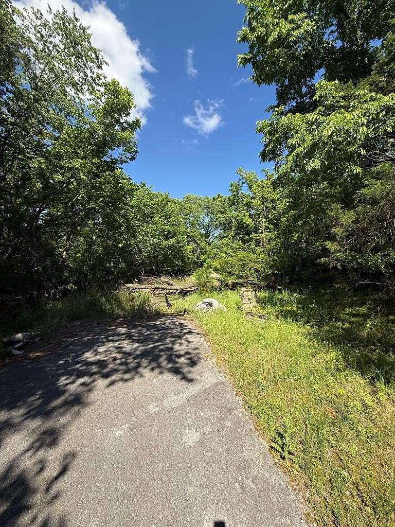 1.22 Acres of Residential Land for Sale in Gainesboro, Tennessee