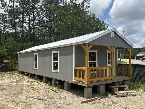 2 Acres of Land with Home for Sale in Hattiesburg, Mississippi