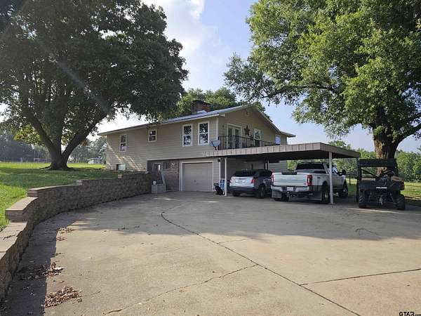 60.6 Acres of Agricultural Land with Home for Sale in Pittsburg, Texas