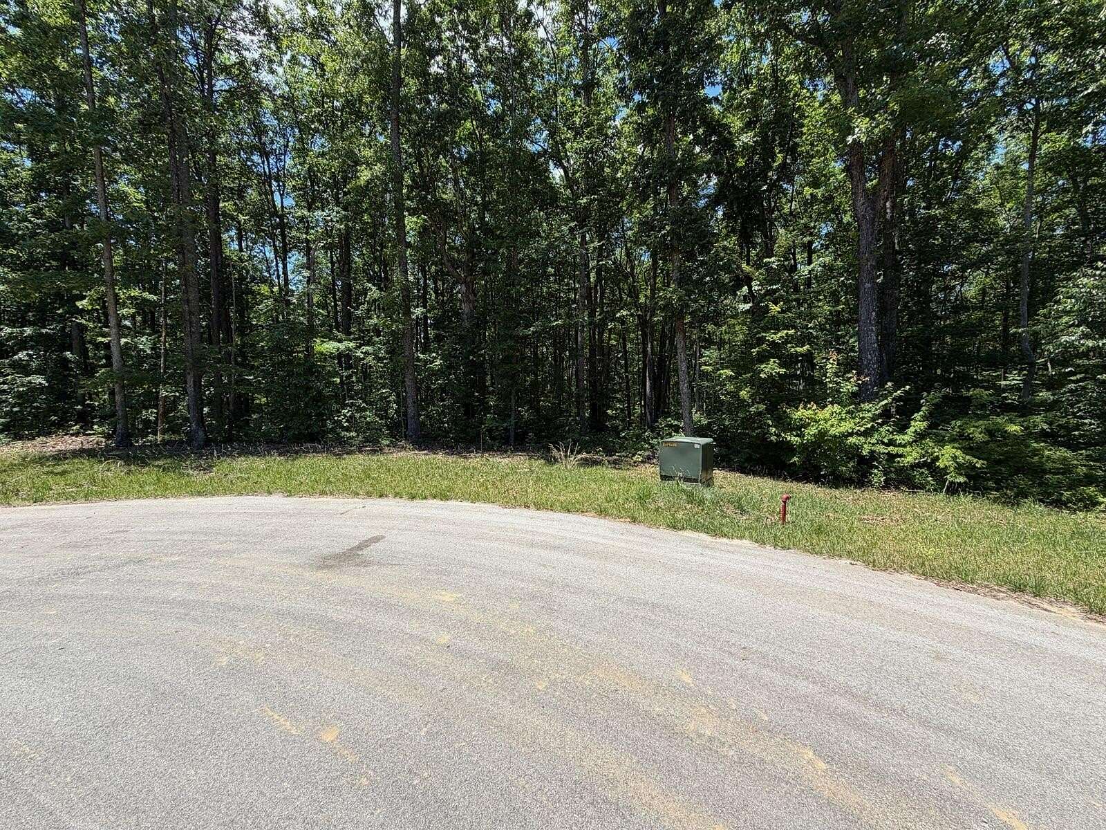 3.26 Acres of Residential Land for Sale in Signal Mountain, Tennessee