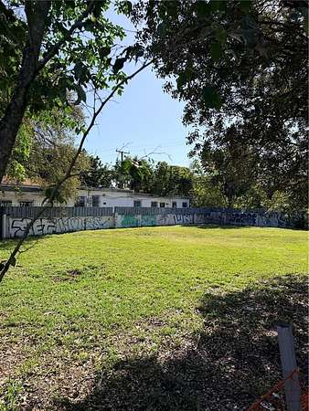 0.1 Acres of Land for Sale in Miami, Florida