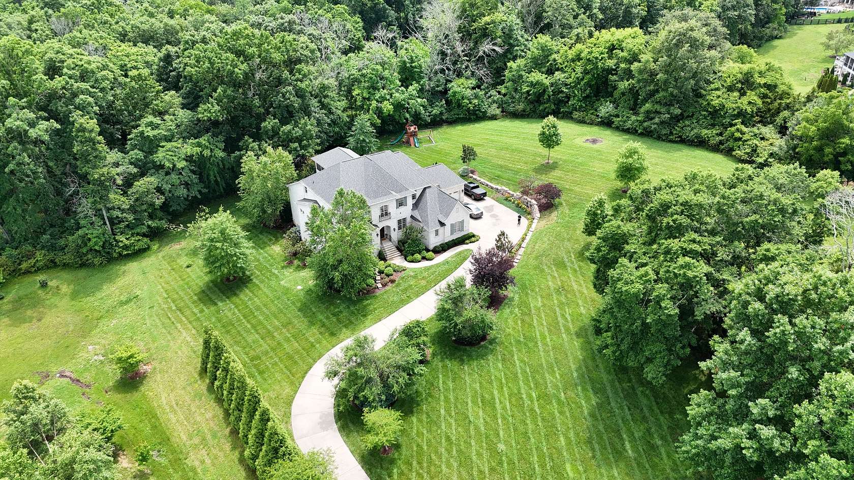 2.26 Acres of Land with Home for Sale in Franklin, Tennessee