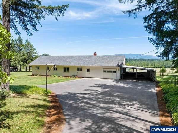 8.33 Acres of Land with Home for Sale in Lebanon, Oregon