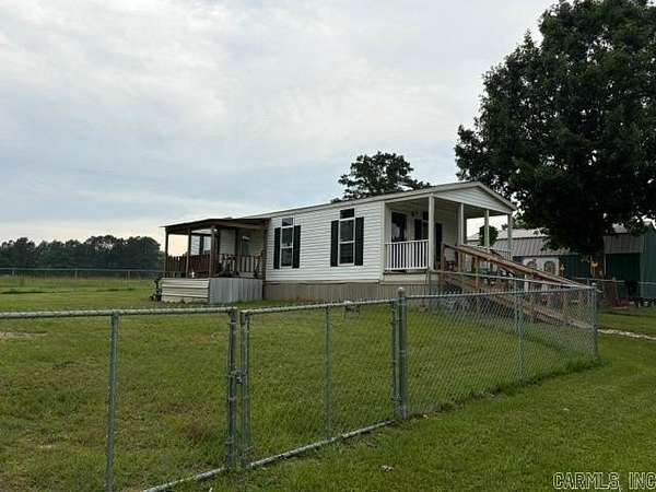 0.96 Acres of Land with Home for Sale in Hope, Arkansas