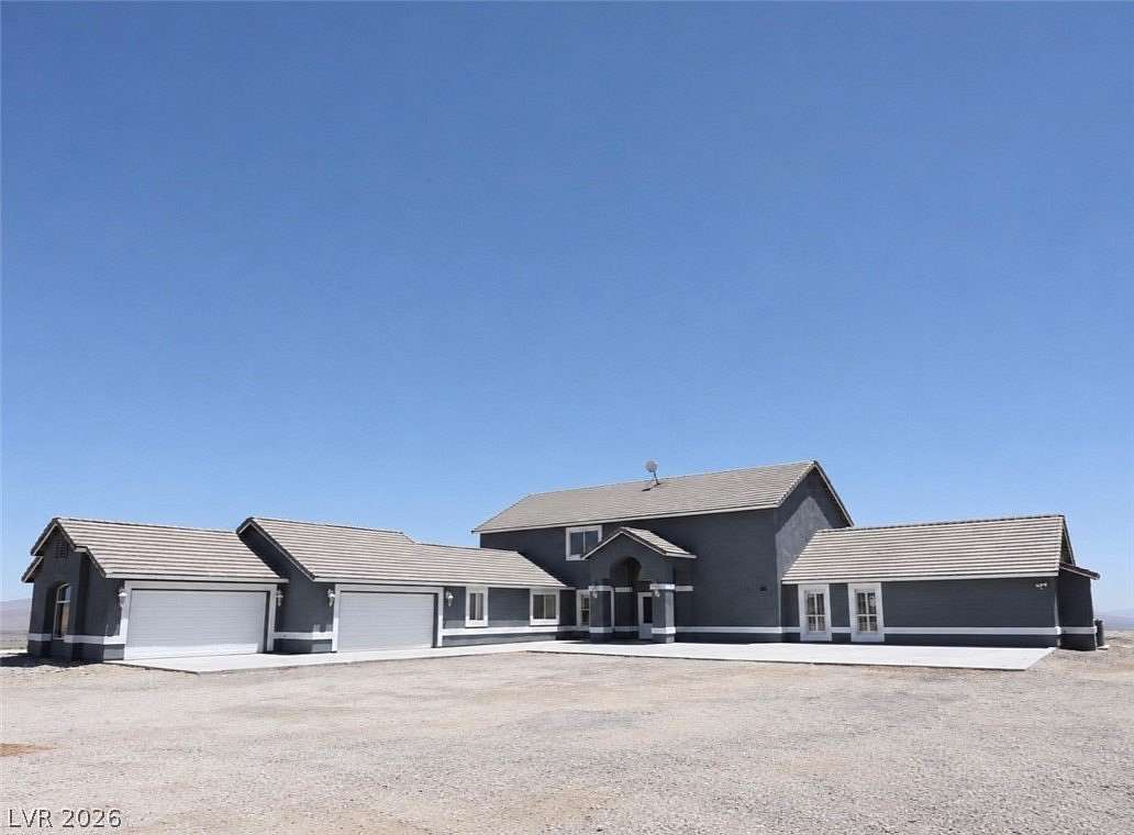 4 Acres of Land with Home for Sale in Las Vegas, Nevada