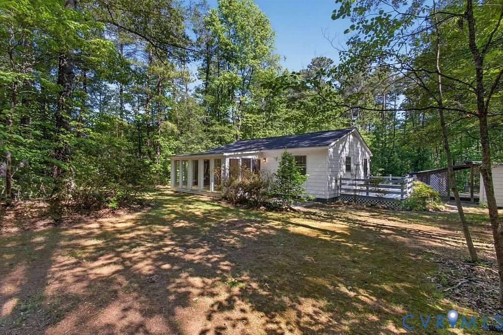 1.5 Acres of Land with Home for Sale in Louisa, Virginia
