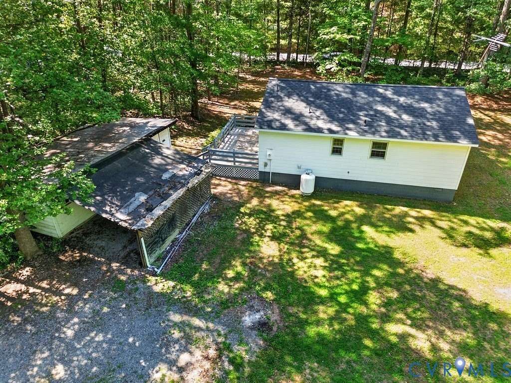1.5 Acres of Land with Home for Sale in Louisa, Virginia