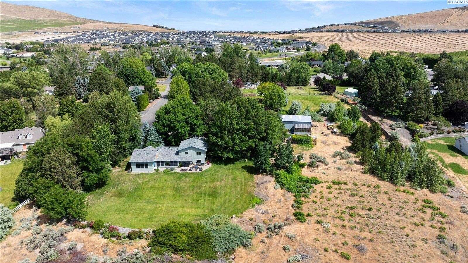 6 Acres of Land with Home for Sale in Kennewick, Washington