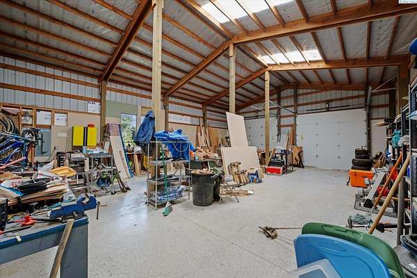6 Acres of Land with Home for Sale in Kennewick, Washington