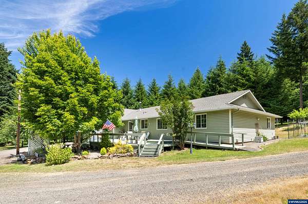 5.12 Acres of Land with Home for Sale in Lebanon, Oregon