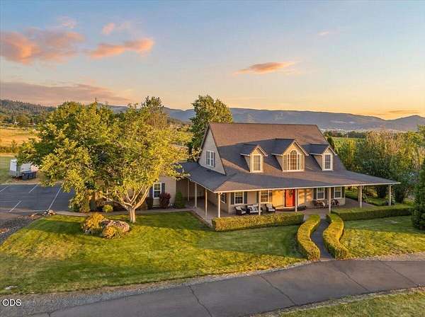 2.53 Acres of Land with Home for Sale in Medford, Oregon