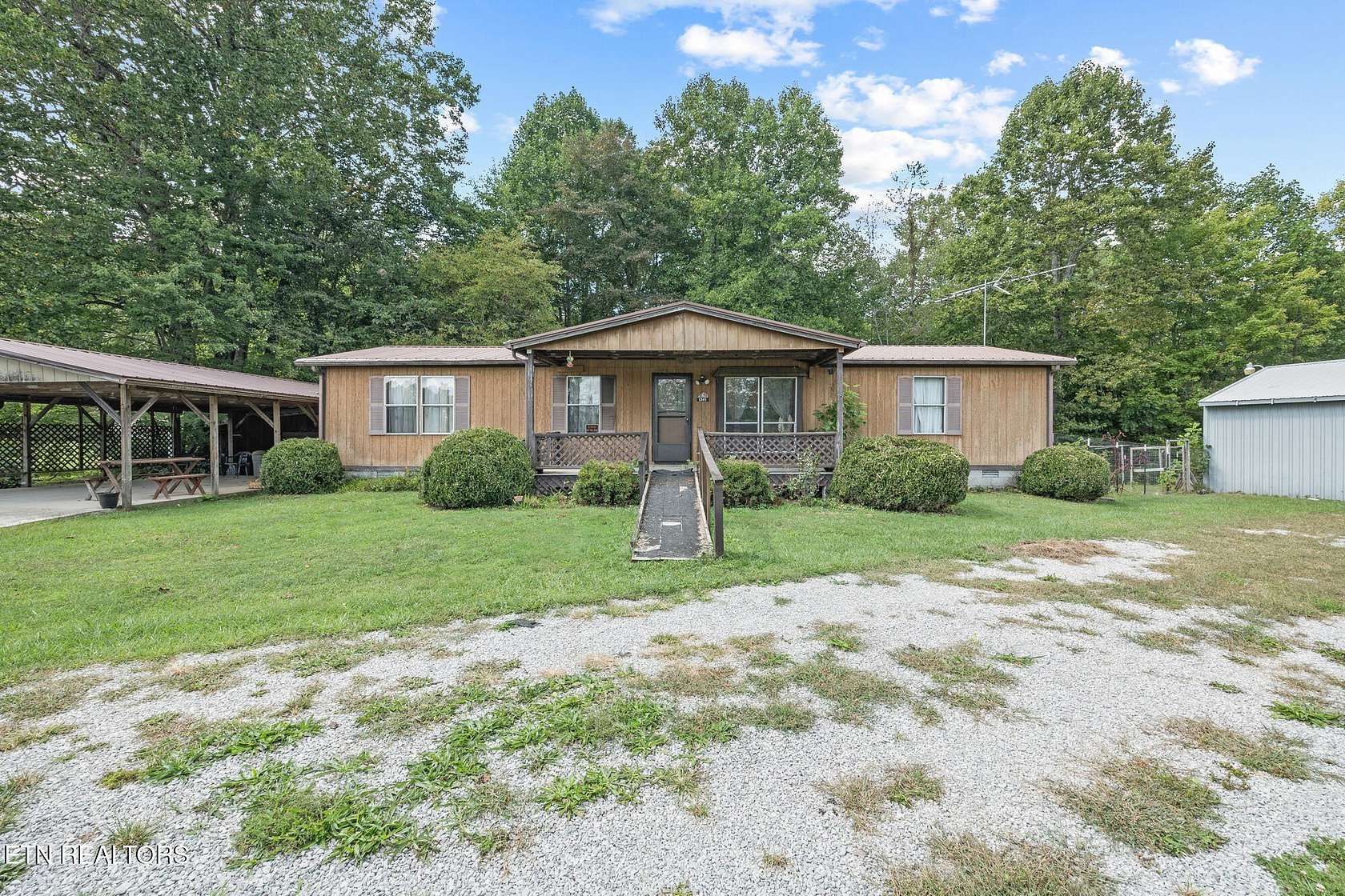 15 Acres of Land with Home for Lease in Crossville, Tennessee