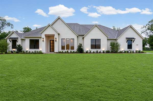 1.54 Acres of Land with Home for Sale in Granbury, Texas