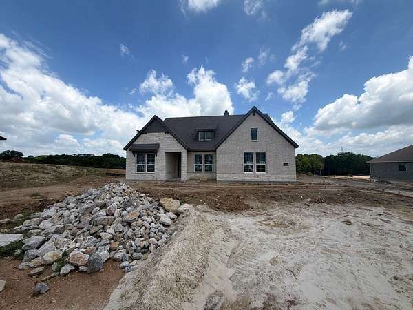 1.5 Acres of Land with Home for Sale in Weatherford, Texas