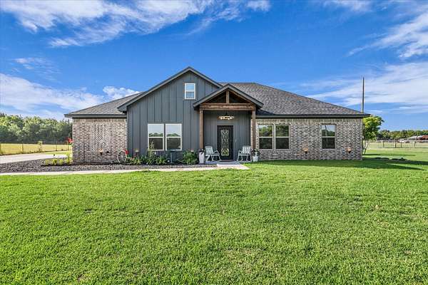 5 Acres of Land with Home for Sale in Robinson, Texas