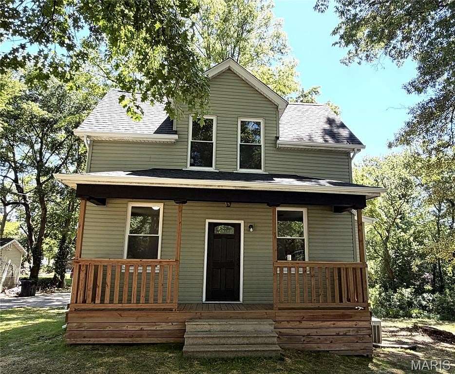 1.6 Acres of Land with Home for Sale in Belleville, Illinois