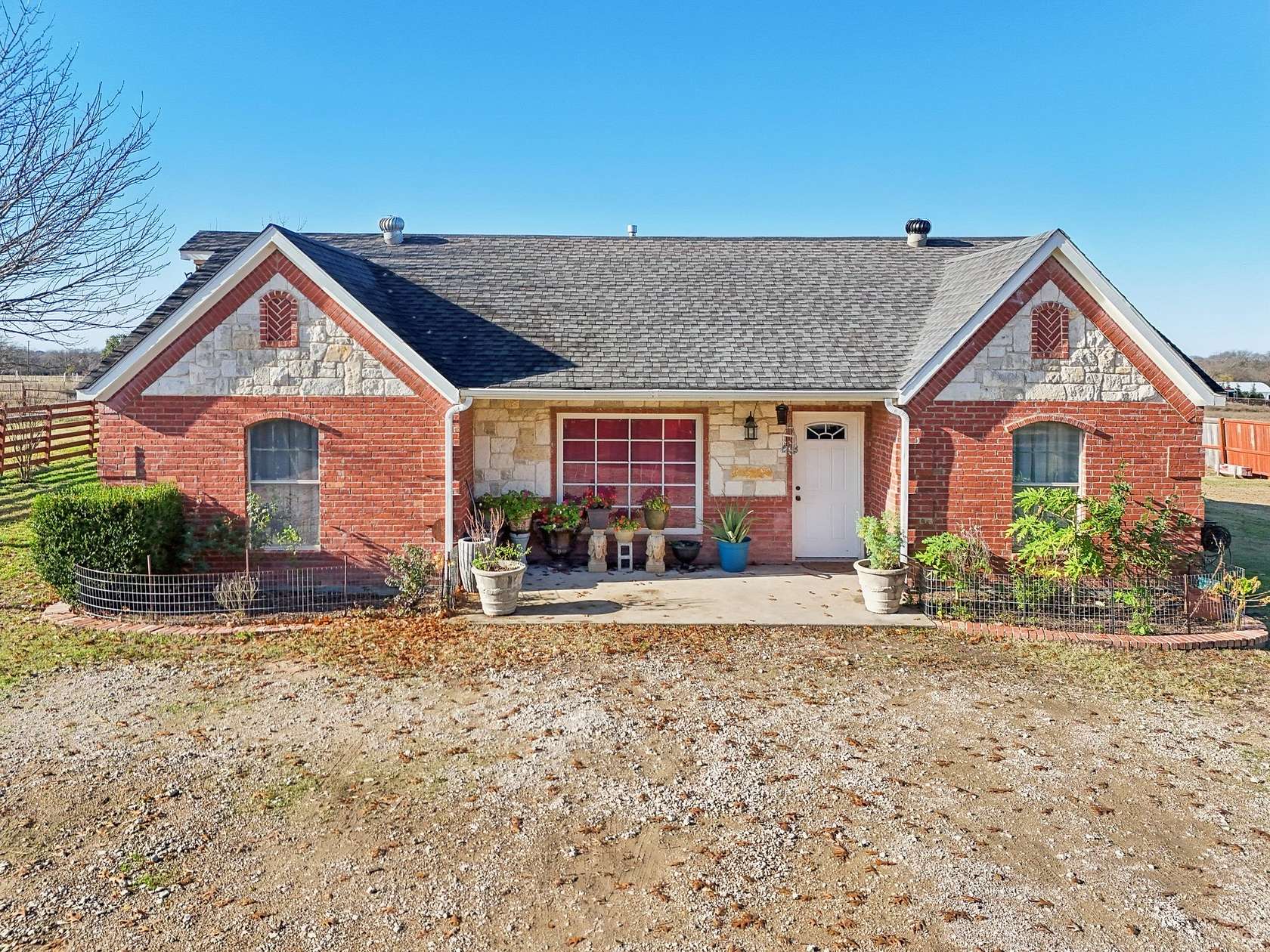 3 Acres of Land with Home for Lease in Ferris, Texas