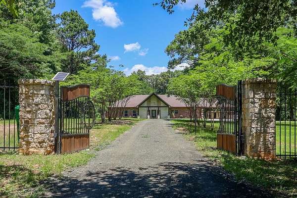 4.9 Acres of Land with Home for Sale in Lufkin, Texas
