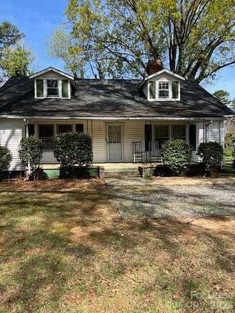 1.75 Acres of Land with Home for Lease in Mooresville, North Carolina
