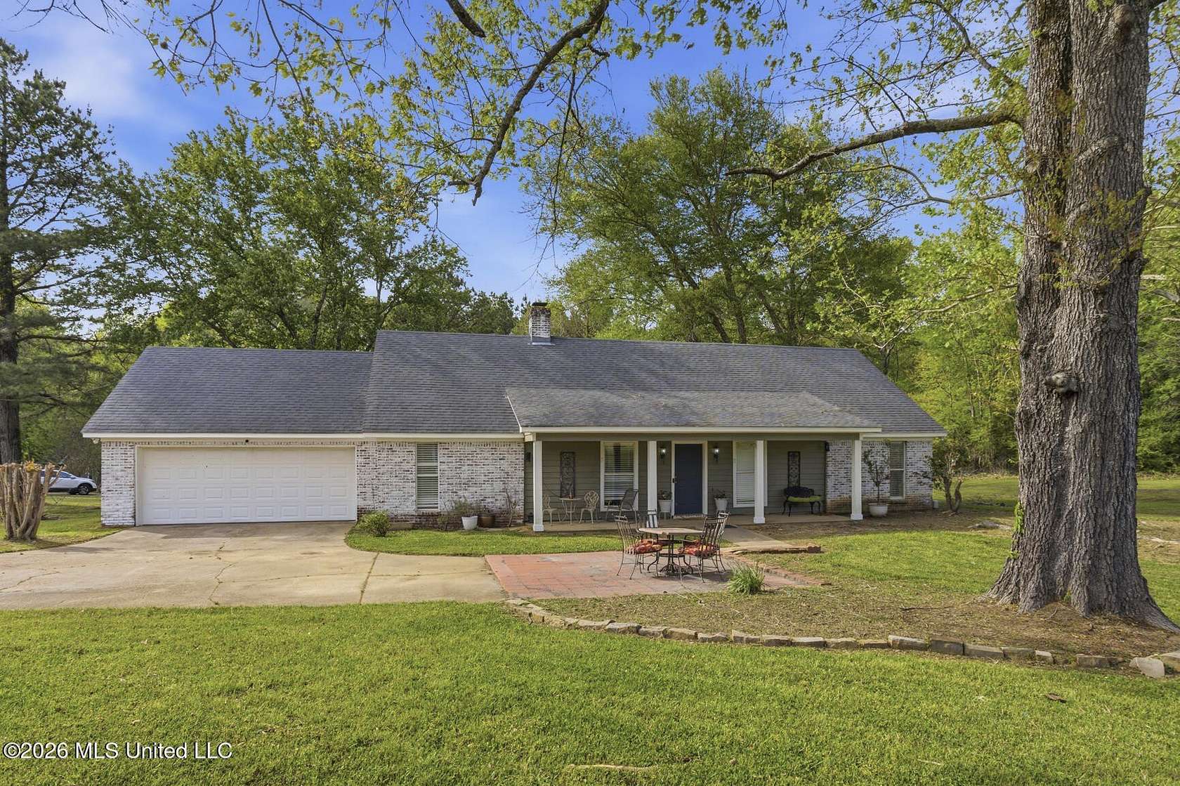 39 Acres of Land with Home for Sale in Camden, Mississippi