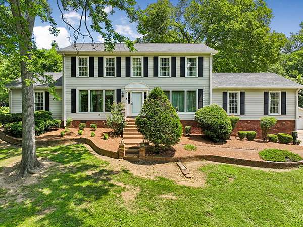 3.1 Acres of Land with Home for Sale in Hendersonville, Tennessee