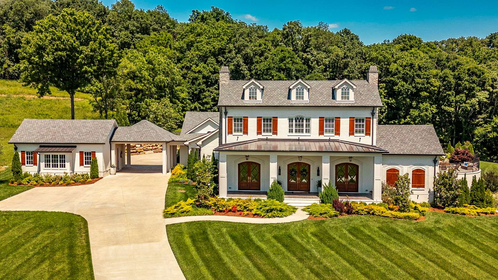 6.6 Acres of Land with Home for Sale in Hendersonville, Tennessee