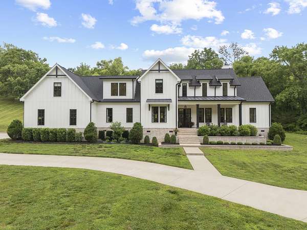 2 Acres of Land with Home for Sale in Hendersonville, Tennessee