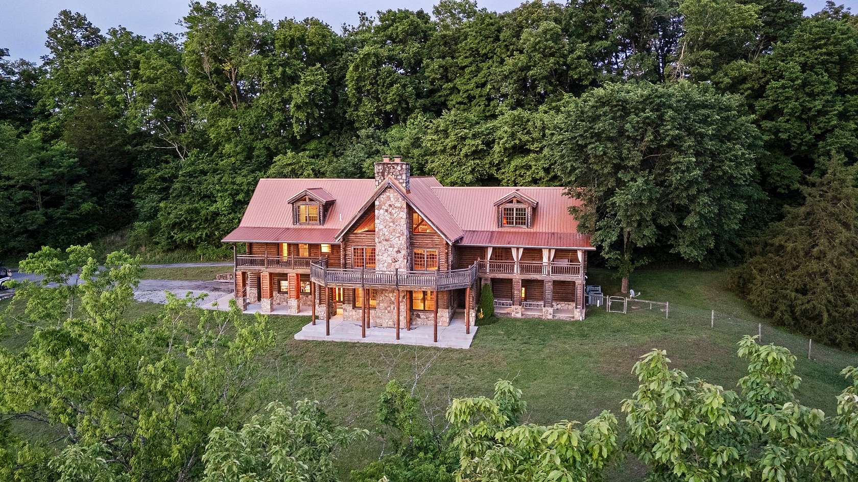 5 Acres of Land with Home for Sale in Franklin, Tennessee