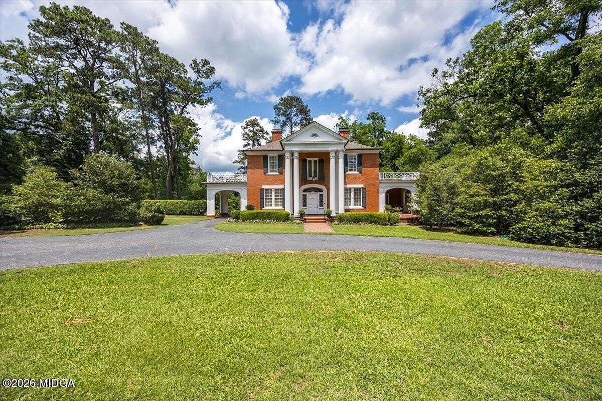 15.7 Acres of Land with Home for Sale in Macon, Georgia