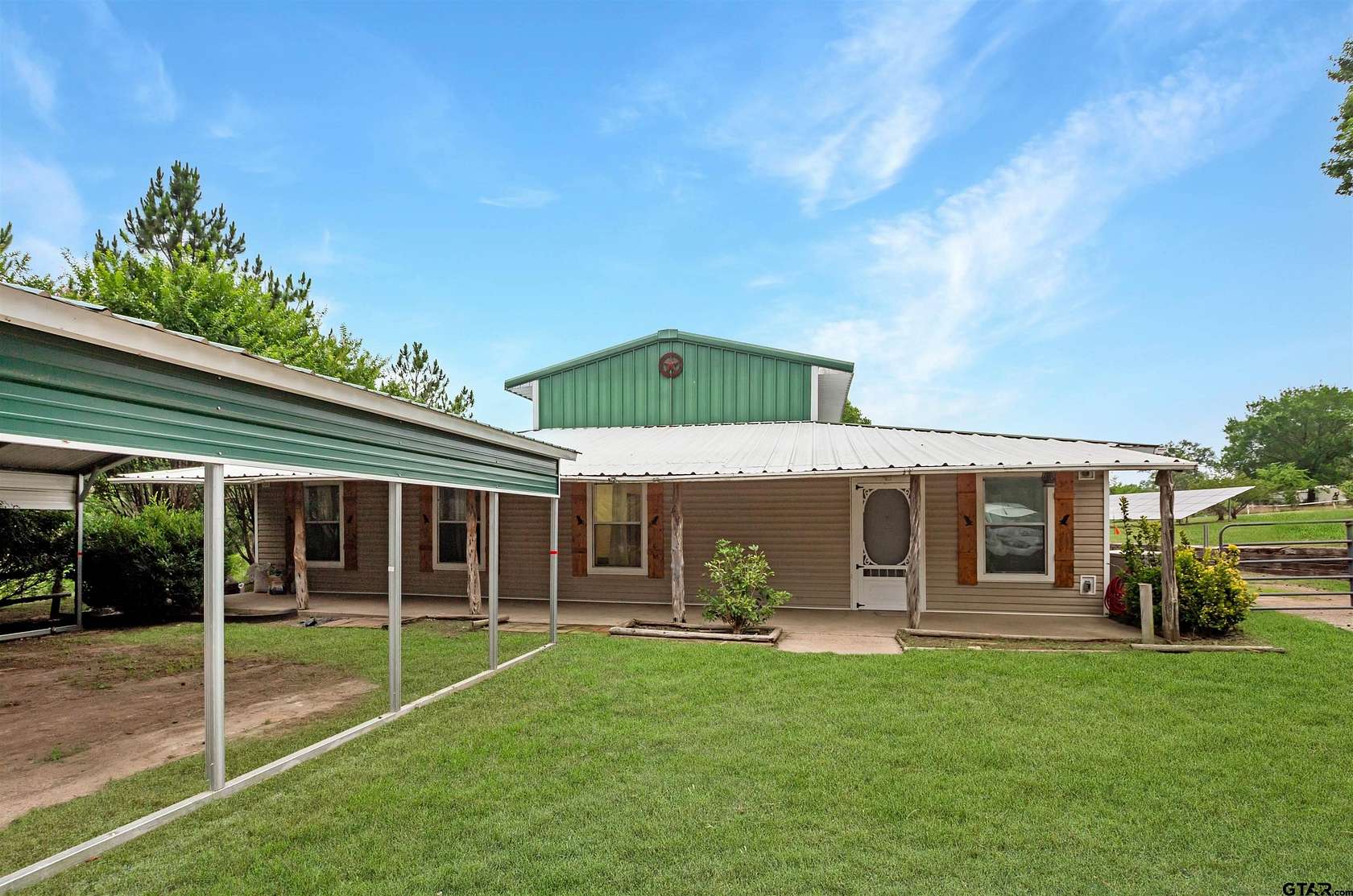 26.8 Acres of Land with Home for Sale in Chandler, Texas