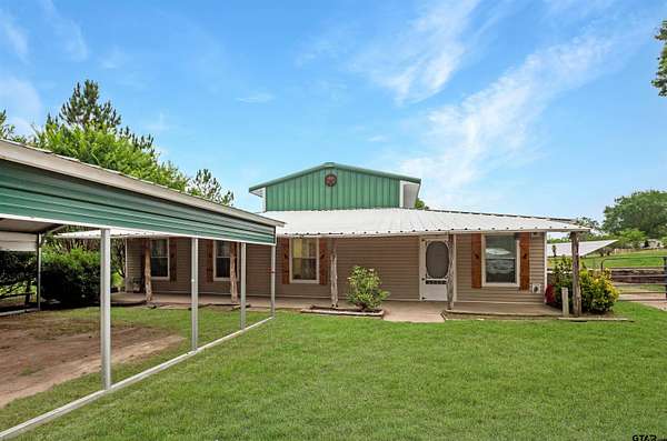 26.8 Acres of Land with Home for Sale in Chandler, Texas
