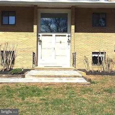 3 Acres of Land with Home for Lease in Fairfax Station, Virginia