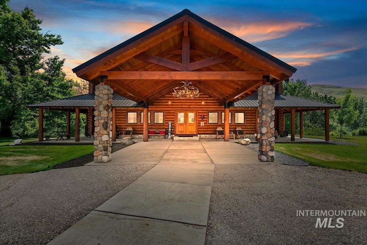 6.5 Acres of Land with Home for Sale in Horseshoe Bend, Idaho