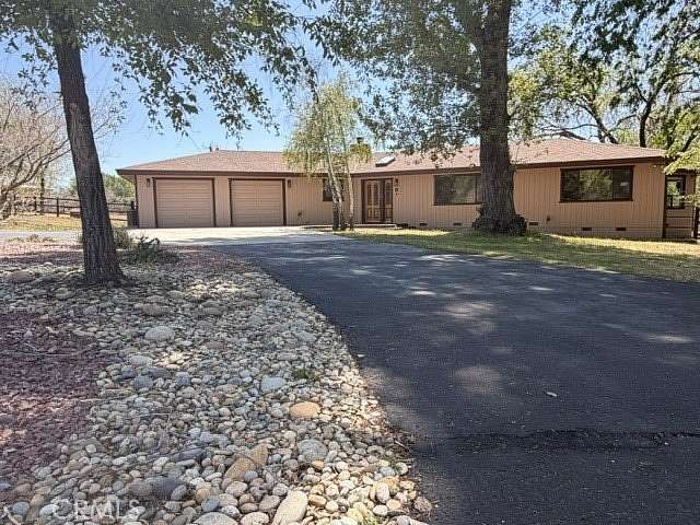 2.17 Acres of Land with Home for Lease in Tehachapi, California