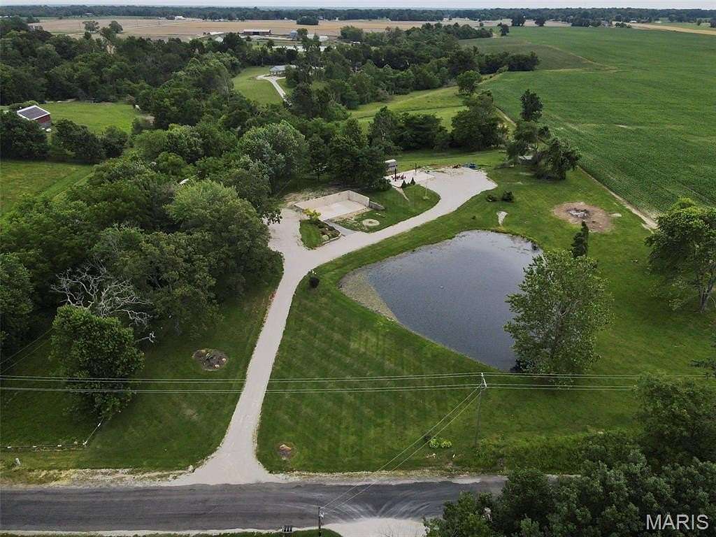 5 Acres of Residential Land for Sale in Moro, Illinois