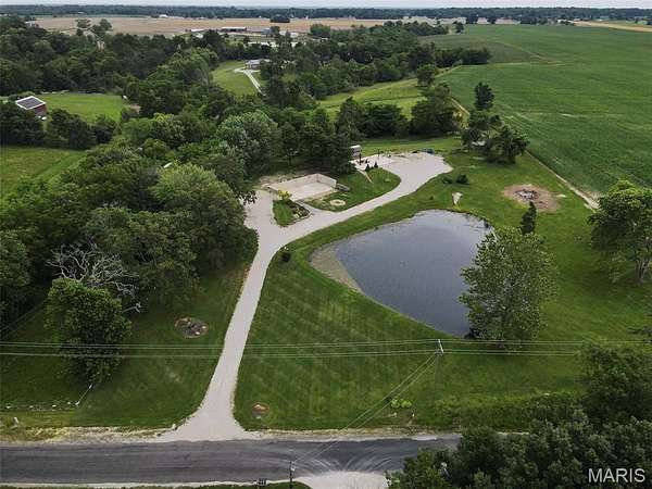 5 Acres of Residential Land for Sale in Moro, Illinois