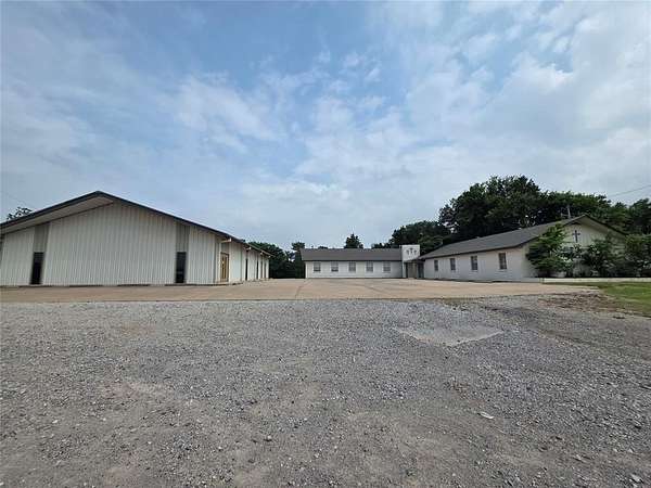 2 Acres of Improved Mixed-Use Land for Sale in Pauls Valley, Oklahoma