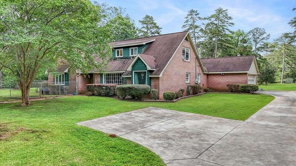 3 Acres of Land with Home for Sale in Albany, Georgia