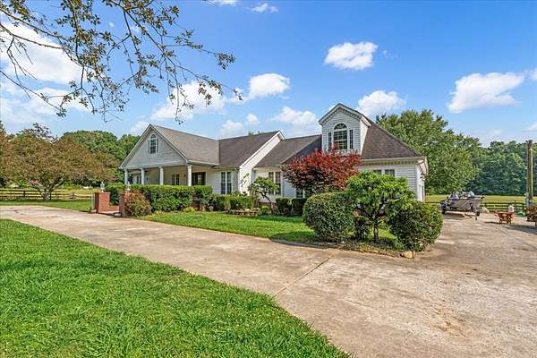 5.38 Acres of Land with Home for Sale in Manchester, Tennessee