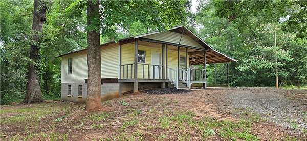 2 Acres of Improved Mixed-Use Land for Sale in Hartwell, Georgia
