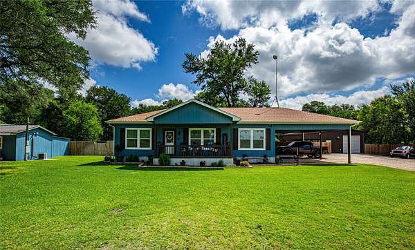 1.66 Acres of Land with Home for Sale in Golinda, Texas