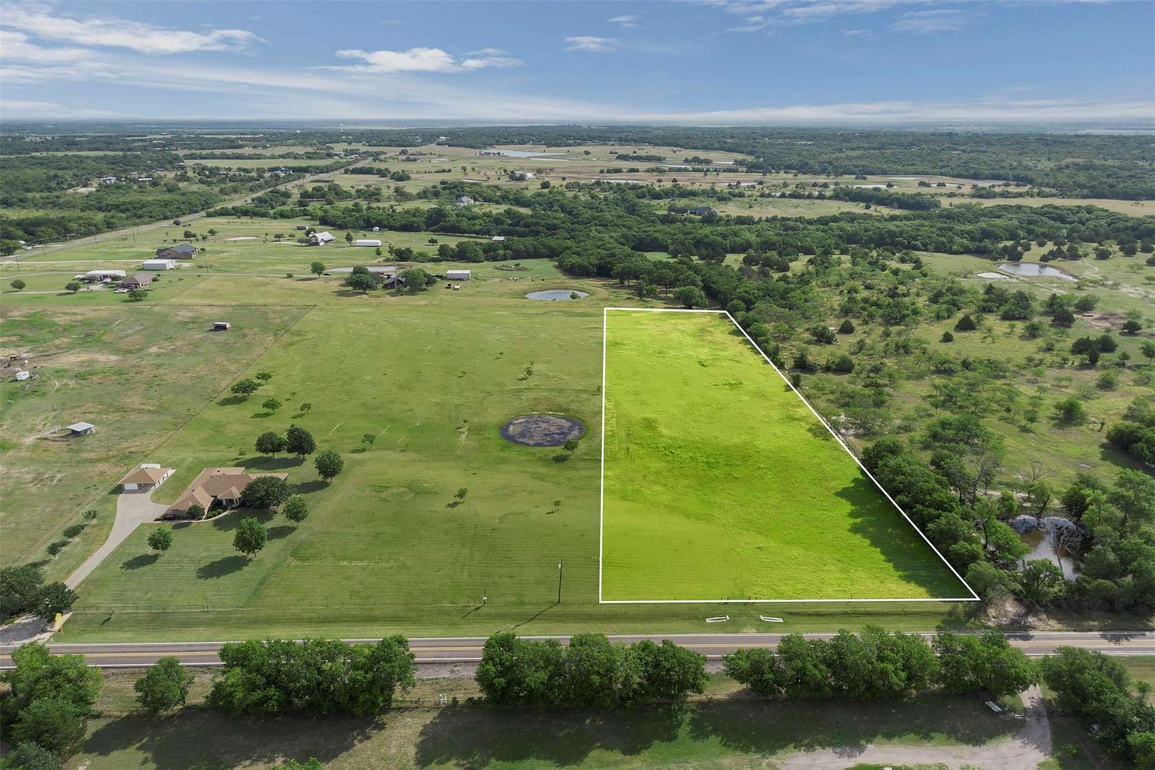 4 Acres of Residential Land for Sale in Ennis, Texas