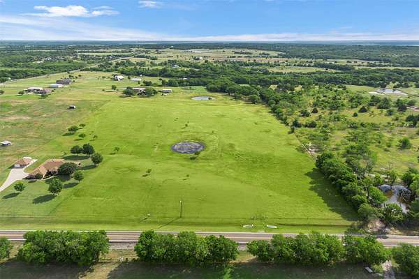 4 Acres of Residential Land for Sale in Ennis, Texas