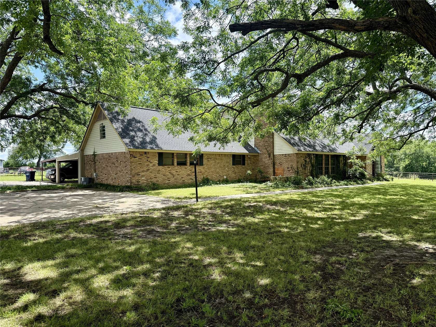 103 Acres of Land with Home for Sale in Whitewright, Texas
