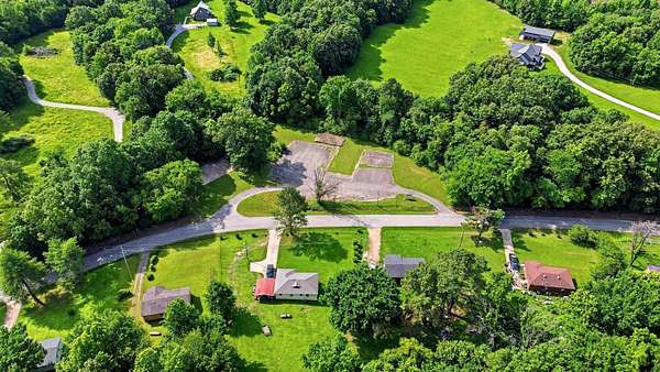 1.5 Acres of Residential Land for Sale in Oakland, Tennessee