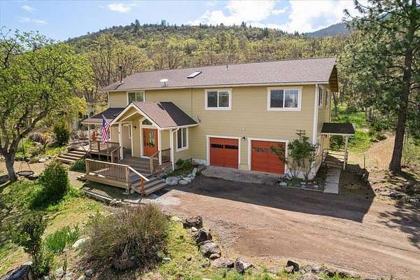 20 Acres of Agricultural Land with Home for Sale in Yreka, California