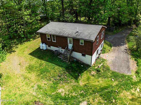 14.9 Acres of Land with Home for Sale in Castleton-on-Hudson, New York