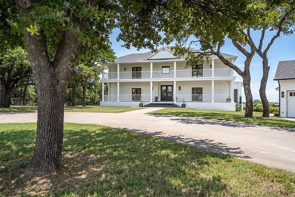 10.6 Acres of Land with Home for Sale in Bartonville, Texas