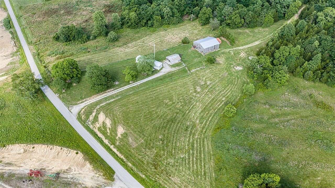 115 Acres of Land with Home for Sale in Bowling Green, Kentucky